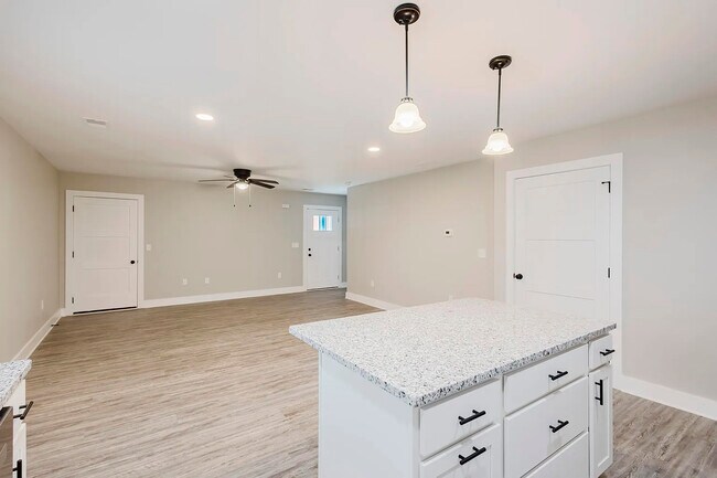 Building Photo - 326 Elm St