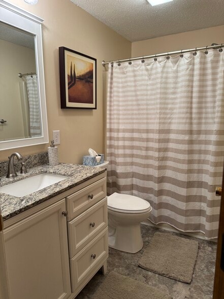 Upstairs Guest Bath - 56 Mountain River Ave