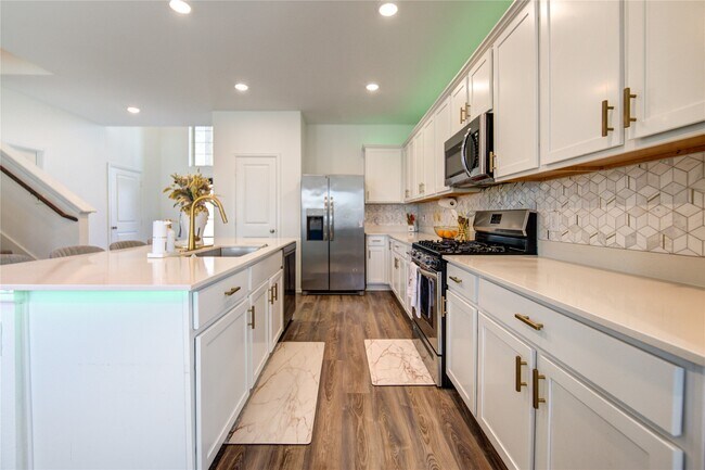 Building Photo - 26627 Ledgemont Dr