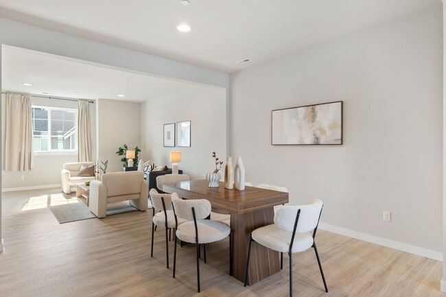 Building Photo - Spacious 3-Bed Townhome in Desirable Pond Community | Bothell - $3,200!!!