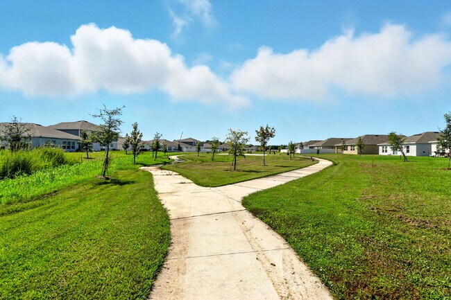 Building Photo - 4 Bed / 2.5 Bath Home – Available Septembe...