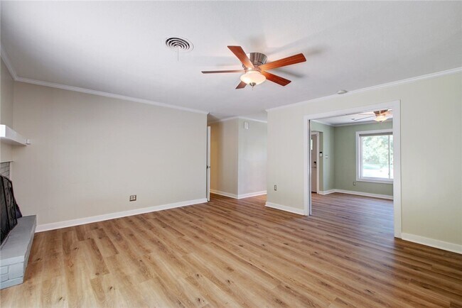 Building Photo - 900 Aurora Cir