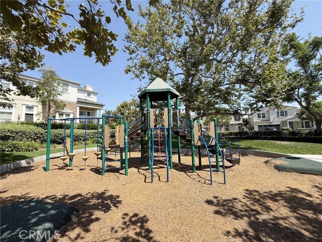 Building Photo - 424 Silk Tree