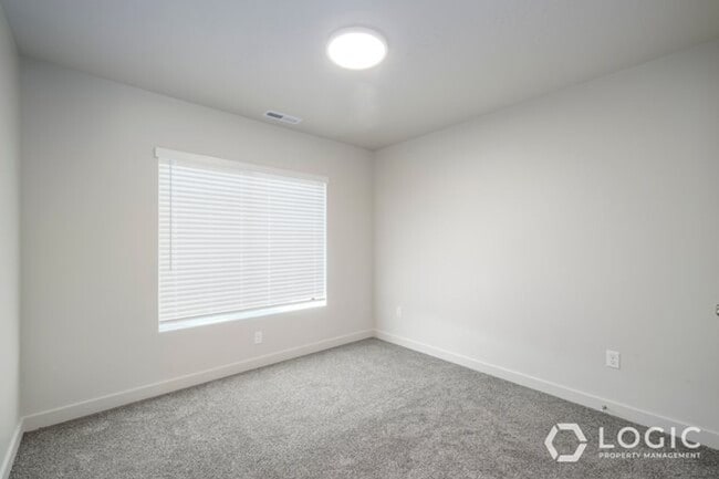 Building Photo - 688 E 500 S