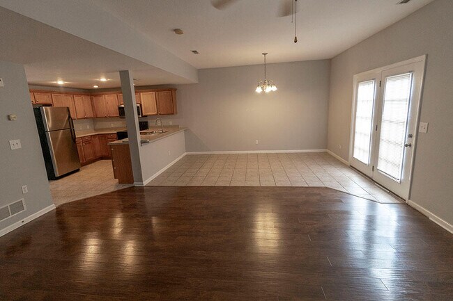 Building Photo - 1945 Center St