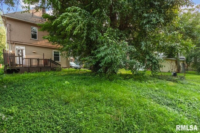 Building Photo - 1301 W Parkside Dr