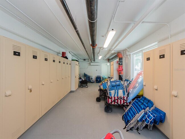 Building Photo - 15 Avalon St