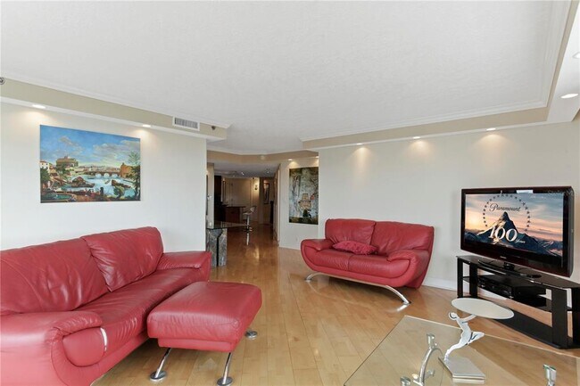 Building Photo - 400 E Colonial Dr