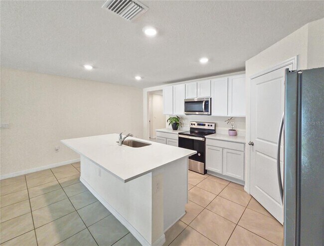 Building Photo - 304 SE 66th Ct