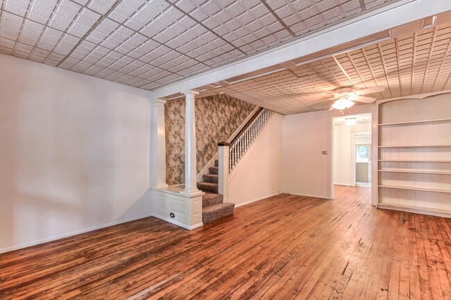 Building Photo - Spacious Home in Downtown Carlisle