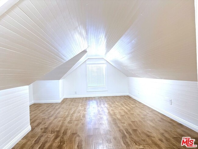 Building Photo - 2631-2631 1/2 W 17th St