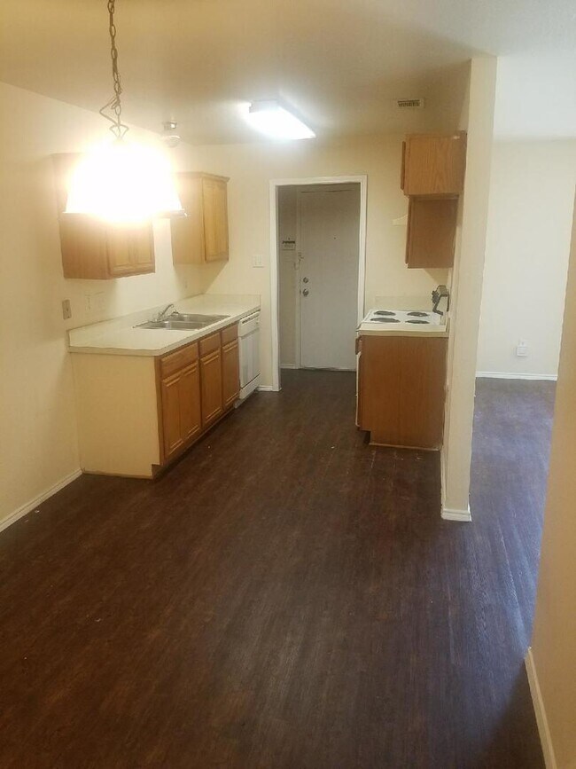 Building Photo - 1829-1831 Dillard St