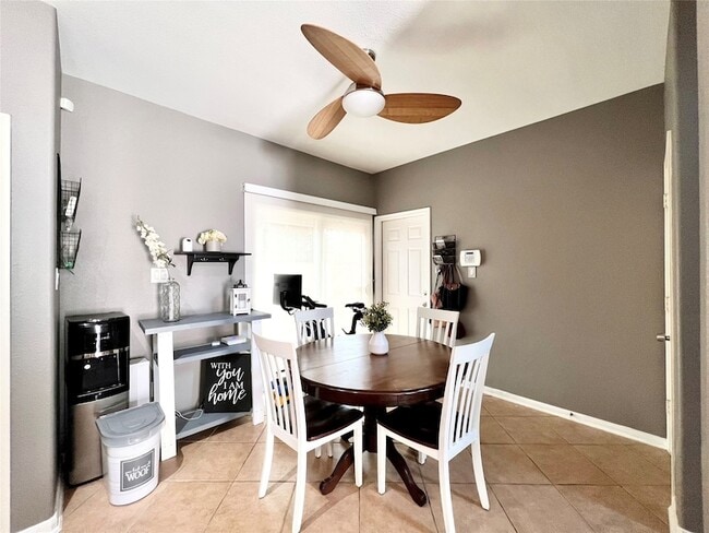 Building Photo - 2225 Naomi St