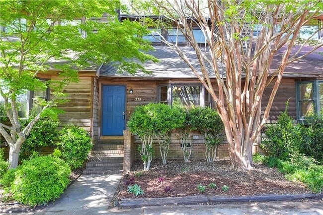 Building Photo - 279 Ivy Ln