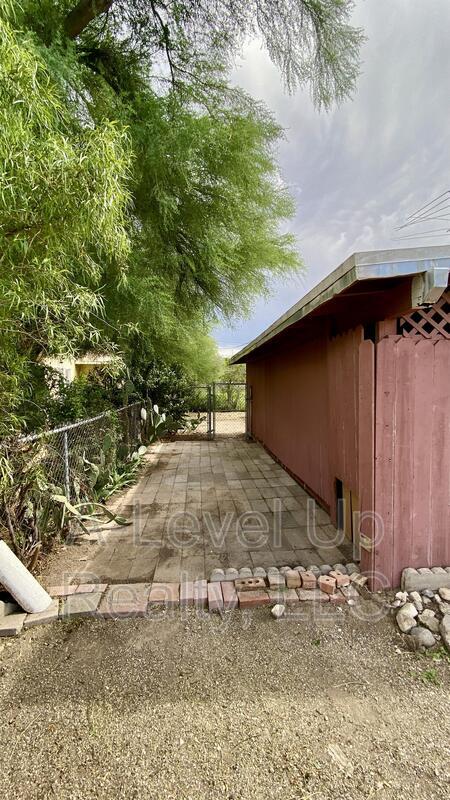 Building Photo - 316 E Elm St