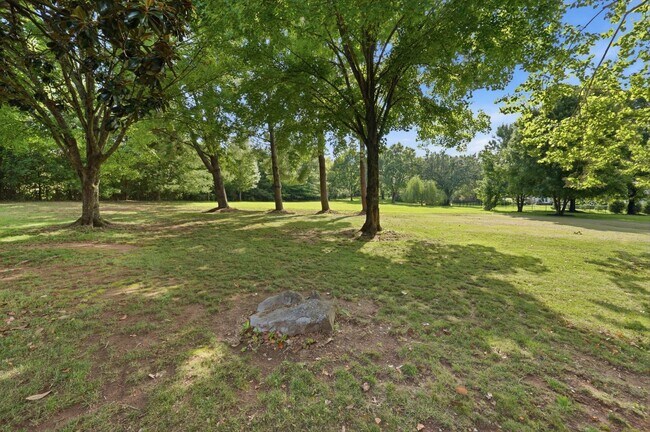 Building Photo - 1733 Carriage Ct