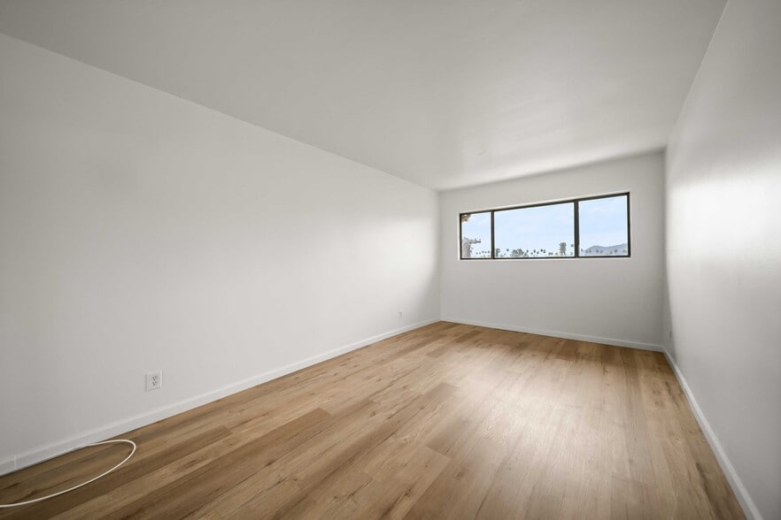 Building Photo - 600 West Stocker Street