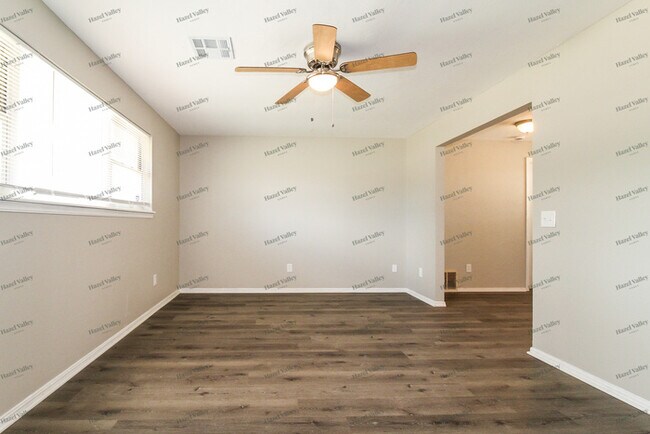 Building Photo - 3337 Greenbrier Terrace