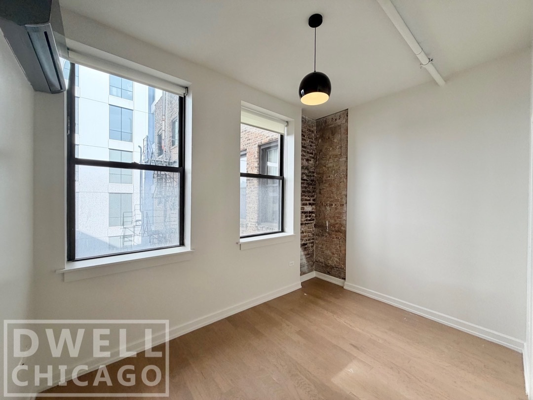 Building Photo - 110 W Chicago Ave