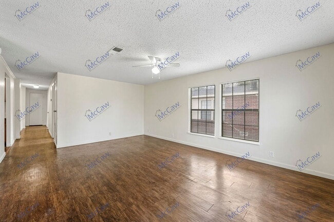 Building Photo - 14614 Seminole Dr