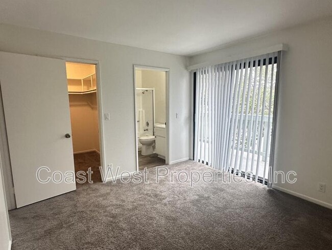 Building Photo - 382 Acacia Ave