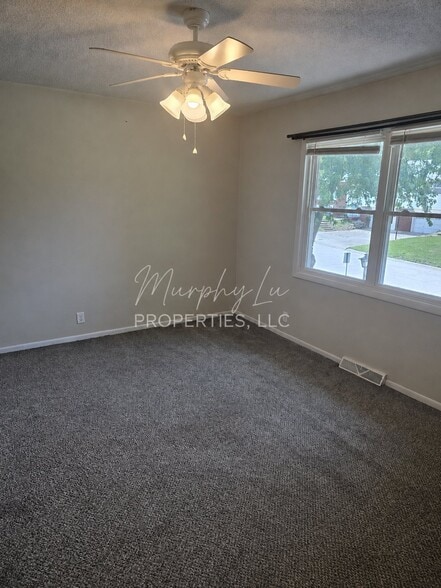 Building Photo - 1601 Tamara Dr