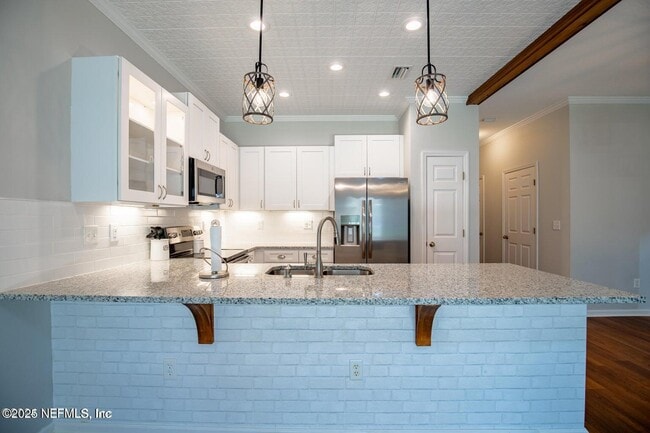 Building Photo - 721 Crystal Way