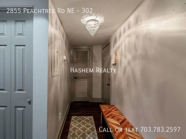 Building Photo - Stunning 2 Bed 1.5 Bath Condo Available Now!