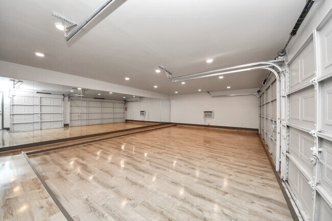 Building Photo - 1410 Long View Dr