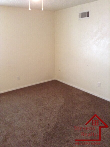 Building Photo - 2111 NW Lindy Ave