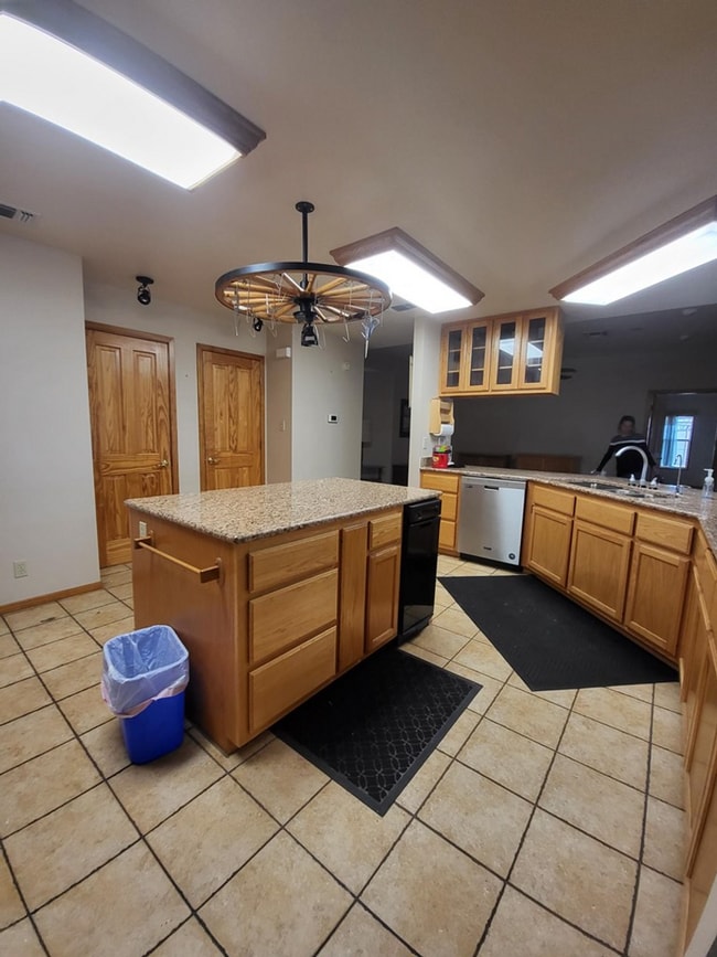 Building Photo - FOR LEASE!! Country Living