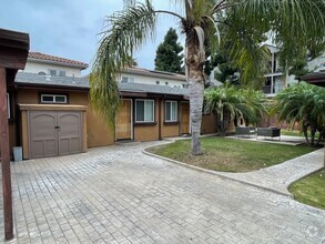 Building Photo - Spacious Upgraded Home w/ Yard & Luxurious...