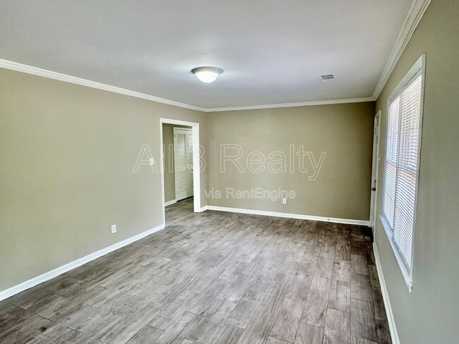 Building Photo - 502 Adler Dr