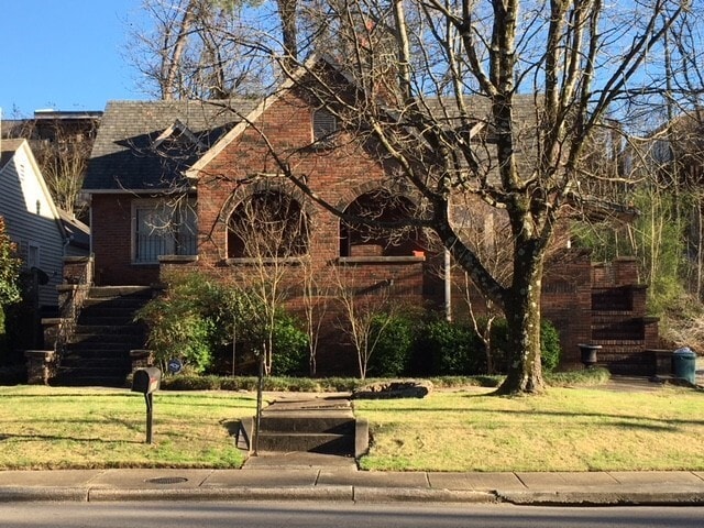 Primary Photo - ENGLISH VILLAGE 21ST DUPLEX