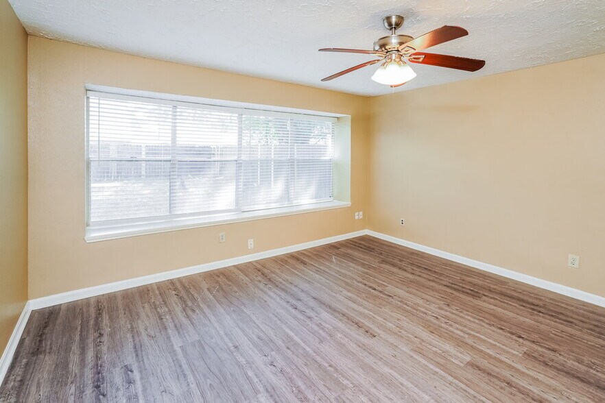Building Photo - 18082 Garden Manor Dr