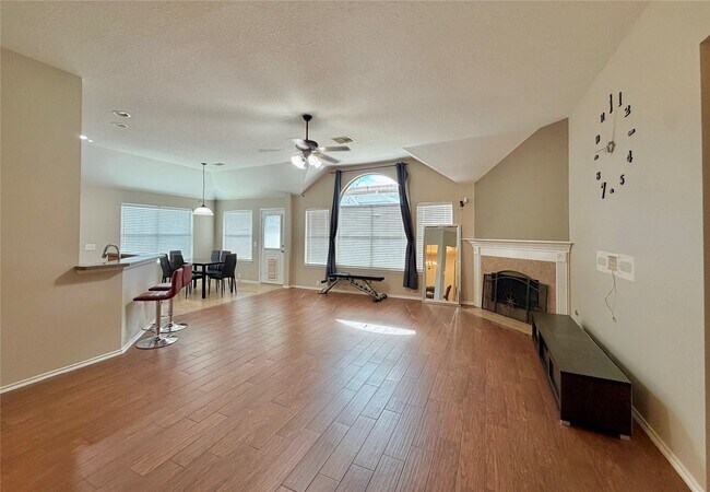 Building Photo - 5511 Baldwin Elm St