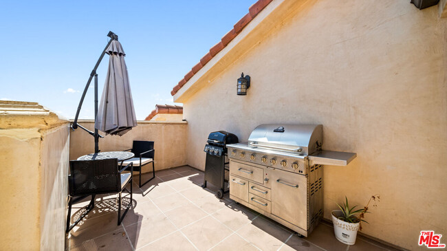 Building Photo - 1146 Hacienda Pl