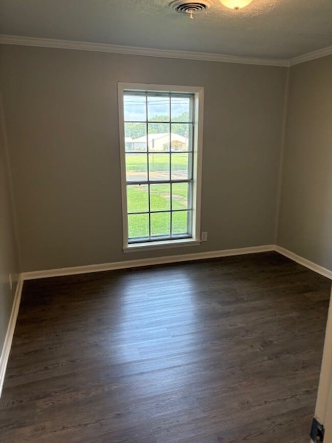 Building Photo - Renovated 4 Bedroom 2 Bath Home for Rent!