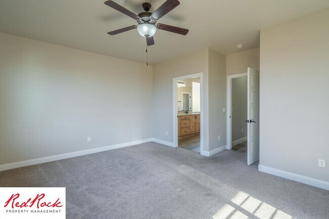 Building Photo - Pet-Friendly 3 Bedroom Home In A Great Neighborhood