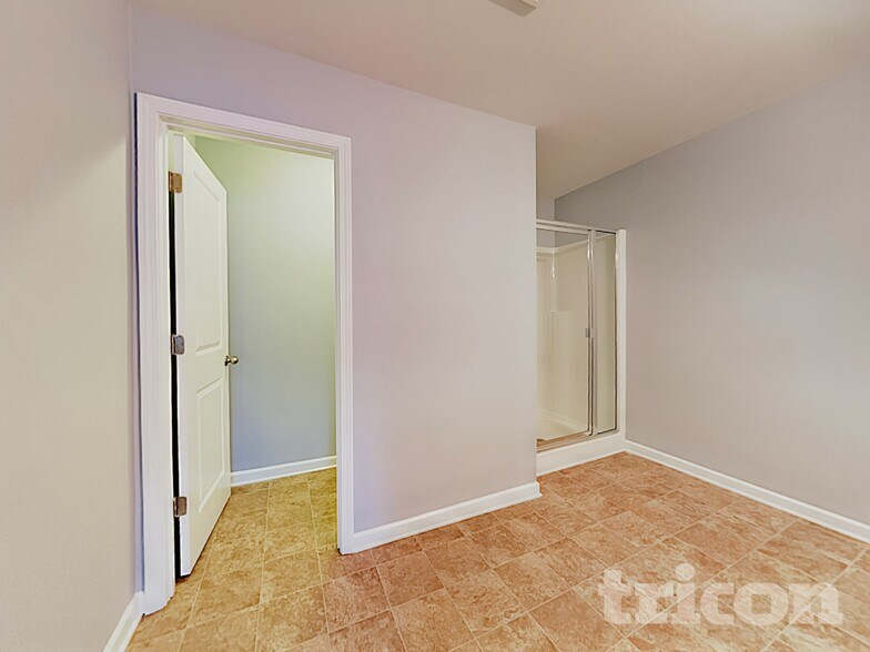 Building Photo - 3323 Lowland Dr