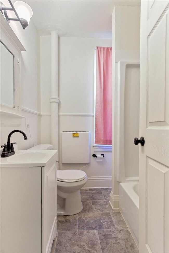 Building Photo - Spacious 4 Bedroom Home for Rent in York, PA!