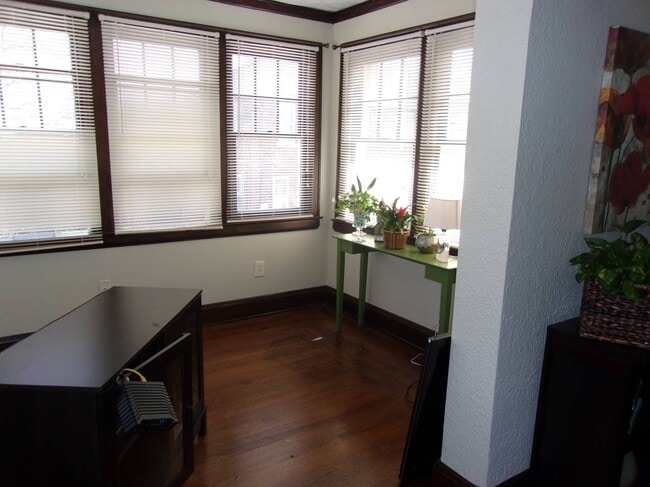 Building Photo - 311 Park Dr