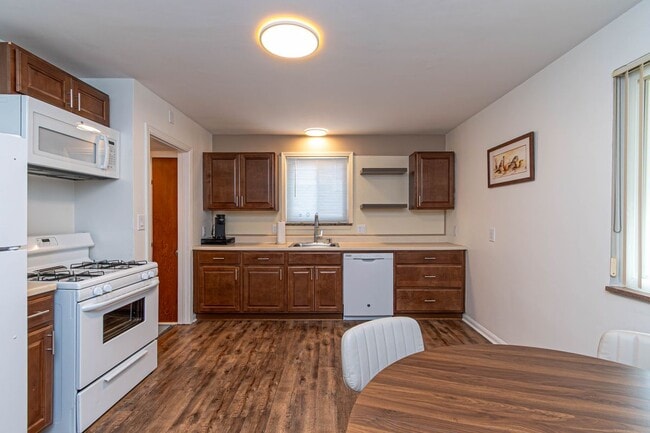 Building Photo - 21825 McCormick St