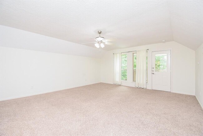 Building Photo - 807 Herdsman Dr