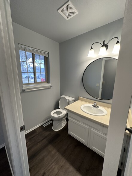 Half bathroom near entrance - 1505 Glacier Hill Dr