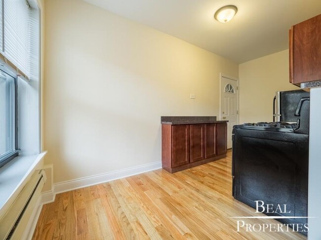 Building Photo - 0 bedroom in CHICAGO IL 60657