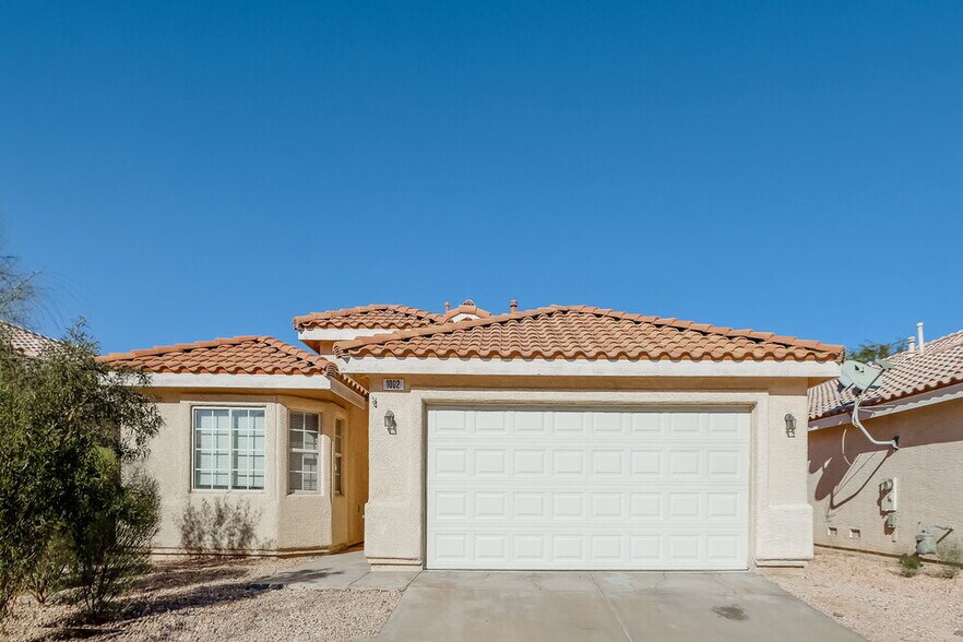 Primary Photo - 1002 Emerald Stone Ave