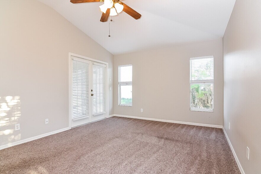 Building Photo - 601 Straw Lake Dr