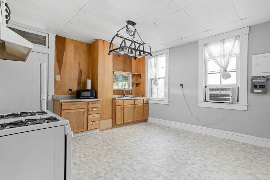 Kitchen - 539 Fletcher Ave