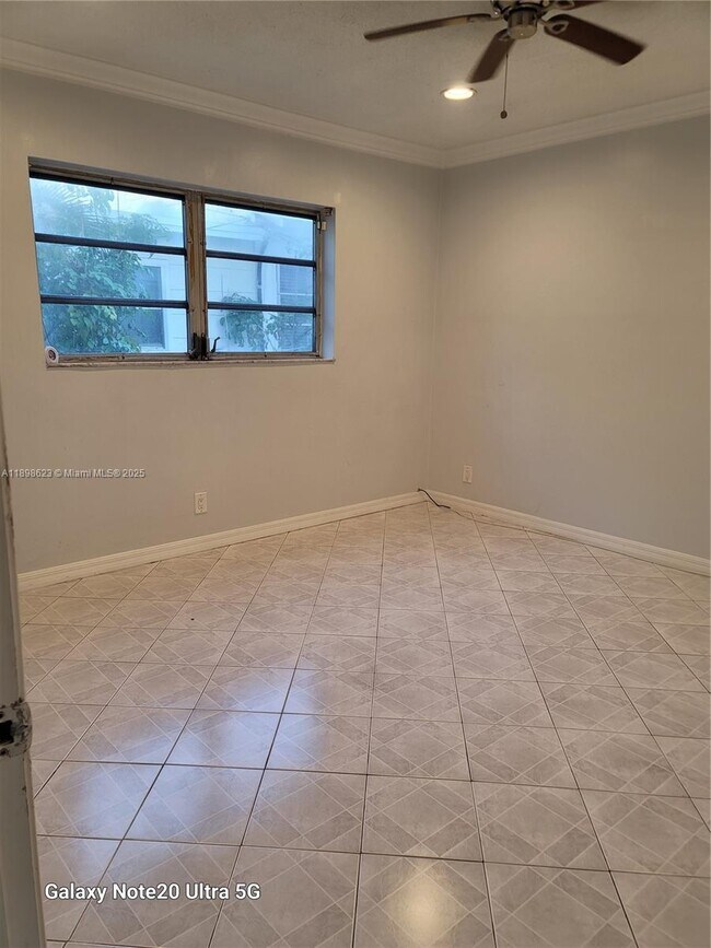 Building Photo - 2219 Polk St